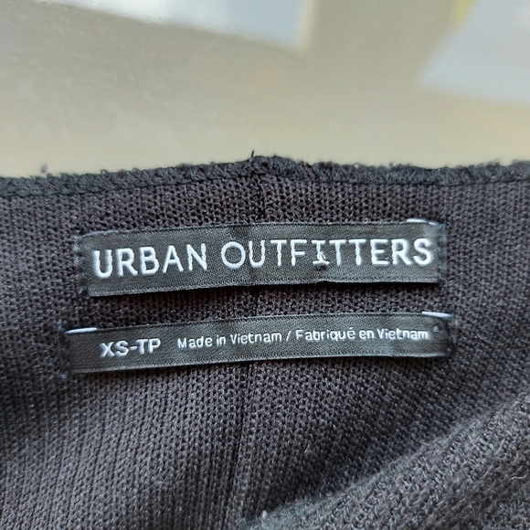 UO Jax Inside Out Notch Neck Top - Picture 6 of 7